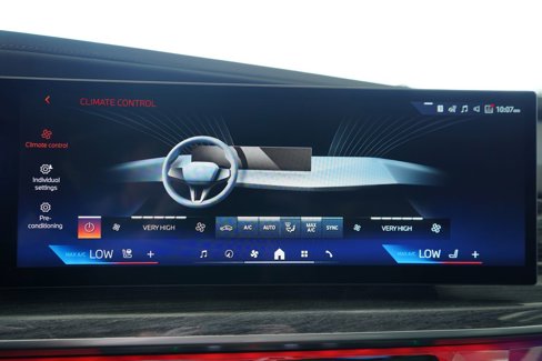 New 2026 BMW 740i w/ Premium Package image 18