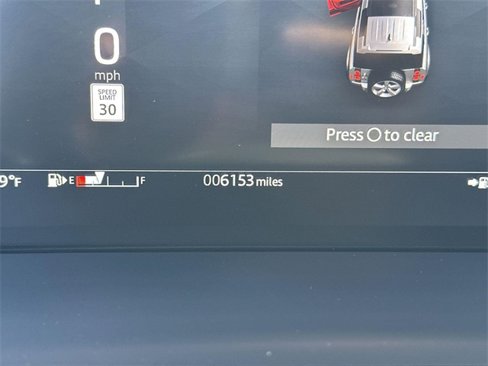 Used 2024 Land Rover Defender 110 SE image 11