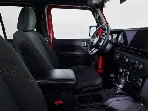 Used 2025 Jeep Wrangler Sahara image 28