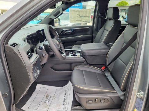 New 2025 Chevrolet Suburban Premier image 12