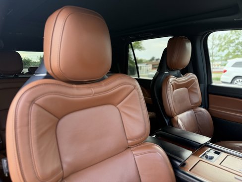 Used 2019 Lincoln Navigator Reserve image 13