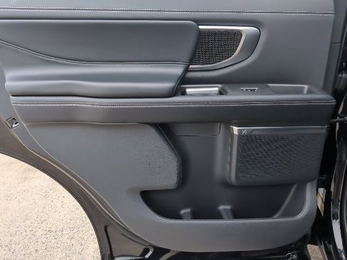 New 2025 Ford Expedition Platinum image 17