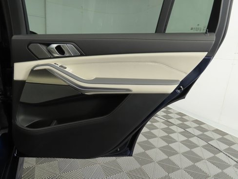 New 2026 BMW X7 xDrive40i w/ Executive Package image 28