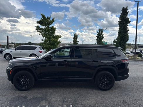 Used 2024 Jeep Grand Cherokee L Laredo image 16