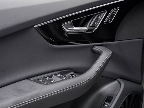 Certified 2025 Audi Q7 3.0T Prestige image 8