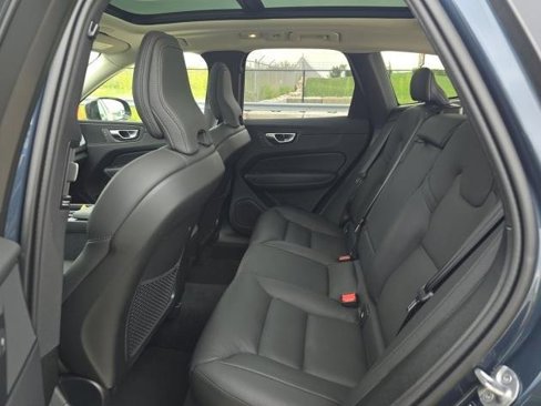 Certified 2025 Volvo XC60 B5 Plus image 6