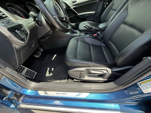 Used 2017 Volkswagen Golf Alltrack S image 25