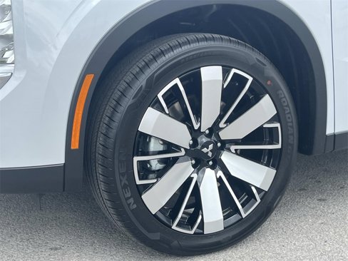 New 2025 Mitsubishi Outlander SE image 9