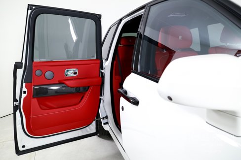 New 2025 Rolls-Royce Cullinan Black Badge image 28