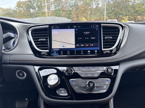 New 2026 Chrysler Pacifica Pinnacle image 26
