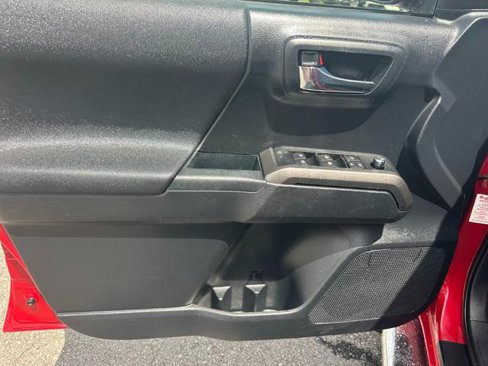 Used 2018 Toyota Tacoma SR5 image 10