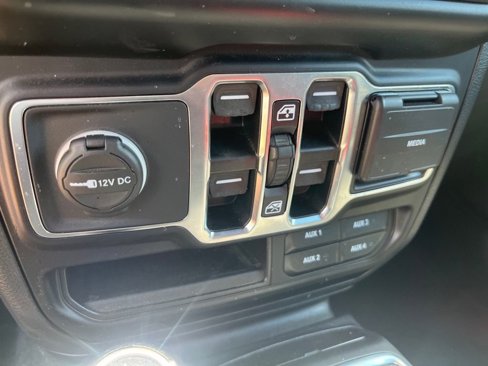 Used 2021 Jeep Wrangler Unlimited Sport image 29