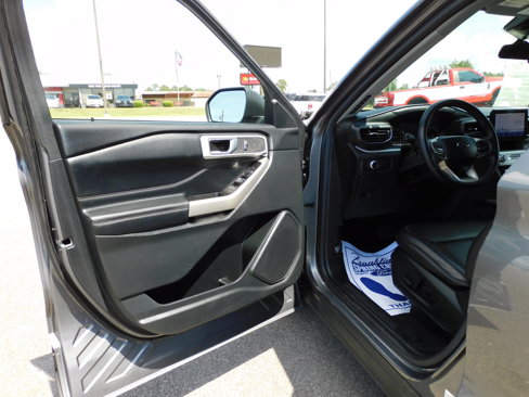 Used 2022 Ford Explorer XLT w/ Equipment Group 202A image 10