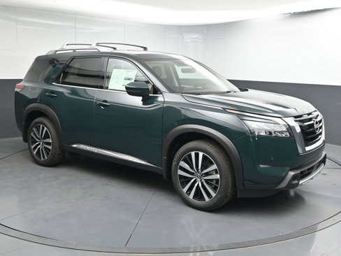 New 2025 Nissan Pathfinder Platinum image 1