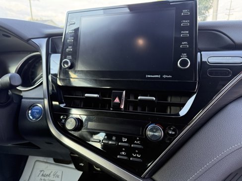 Used 2022 Toyota Camry XLE image 11