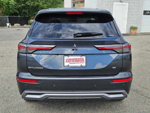 New 2025 Mitsubishi Outlander SE image 4