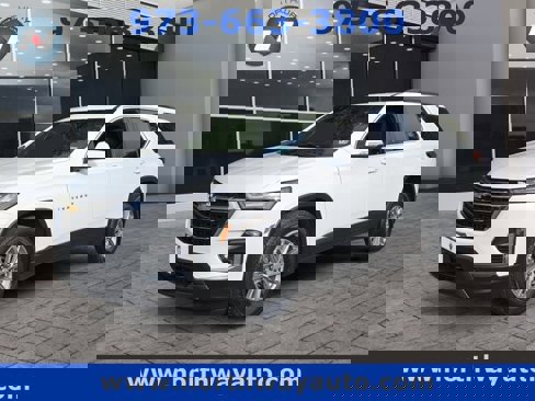 Used 2023 Chevrolet Traverse LT image 1