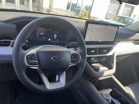 Used 2025 Ford Explorer Active image 5