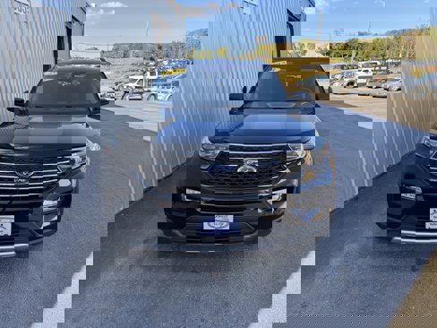 Used 2023 Ford Explorer XLT w/ Equipment Group 202A image 3