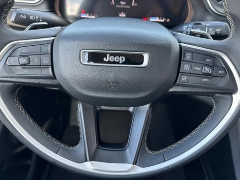 Used 2023 Jeep Grand Cherokee L Laredo image 25