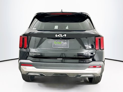 Used 2024 Kia Sorento S image 7