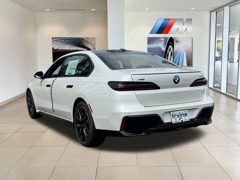 New 2026 BMW 750e xDrive image 9