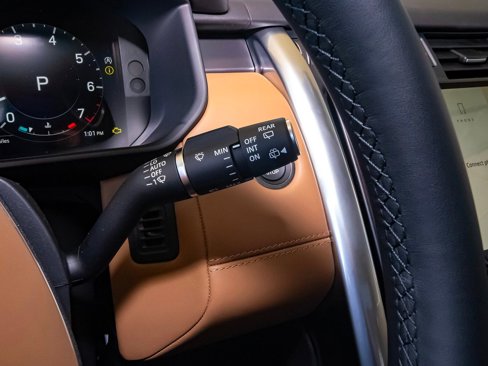 New 2025 Land Rover Discovery Metropolitan Edition image 14