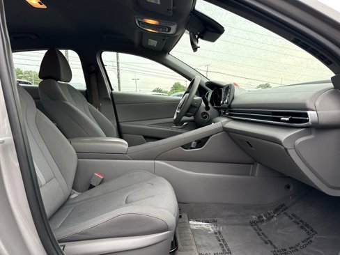Used 2021 Hyundai Elantra SE image 33
