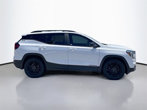 Used 2023 GMC Terrain SLE w/ Driver Convenience Package image 8