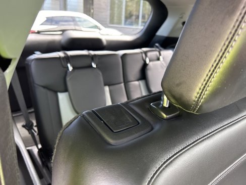 Used 2022 Ford Explorer XLT w/ Equipment Group 202A image 12