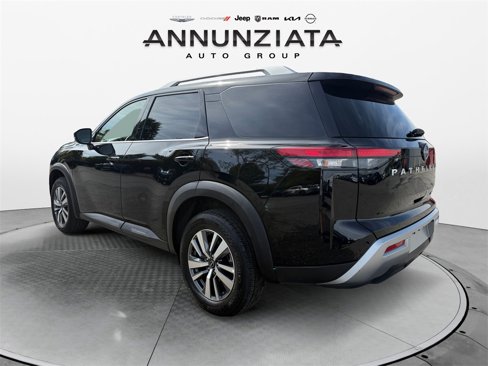 Used 2025 Nissan Pathfinder SL image 3