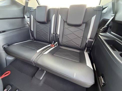 New 2025 Volkswagen Atlas Peak Edition SE image 23