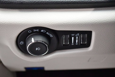 Used 2024 Chrysler Pacifica Limited image 16