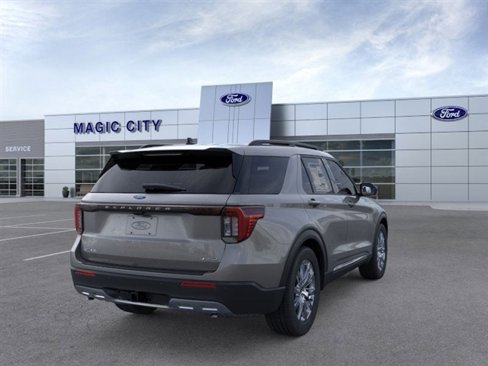 Used 2025 Ford Explorer Active w/ Active Comfort Package image 8