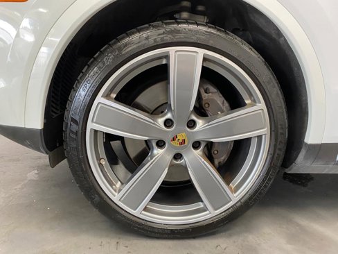 Used 2021 Porsche Cayenne image 19