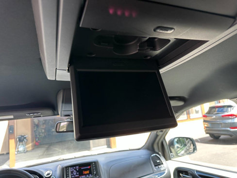 Used 2019 Dodge Grand Caravan SXT w/ Driver Convenience Group image 16