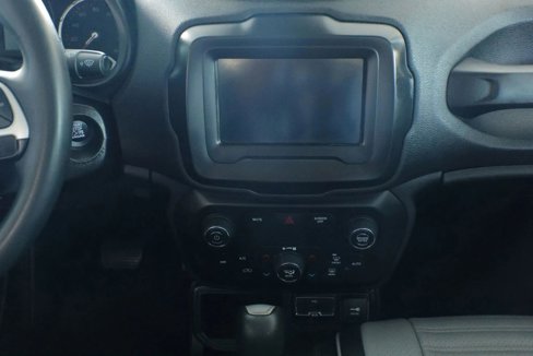 Used 2018 Jeep Renegade Latitude image 23