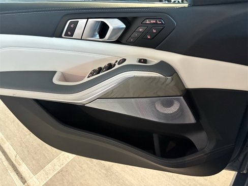 New 2026 BMW X7 M60i image 16