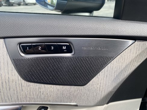 Certified 2025 Volvo XC90 T8 Plus w/ Protection Package Premier image 14