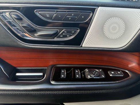 Used 2021 Lincoln Navigator Reserve image 16