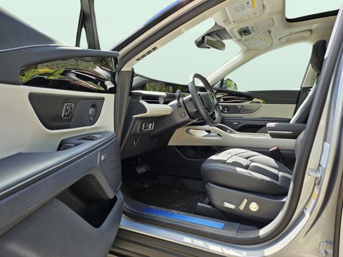 New 2025 Lincoln Nautilus Premier w/ Equipment Group 102A image 10