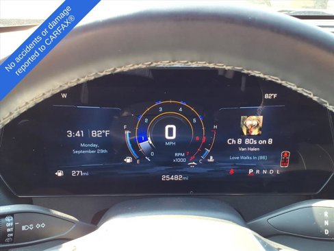 Used 2025 Chevrolet Traverse LT image 19