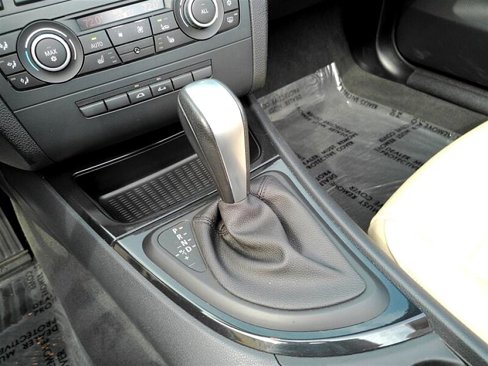Used 2010 BMW 135i Convertible image 18