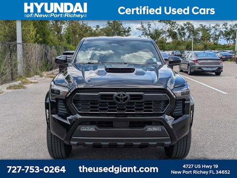 Used 2025 Toyota Tacoma Limited image 8