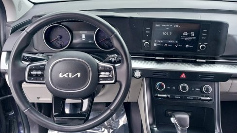 Used 2024 Kia Carnival LX image 20