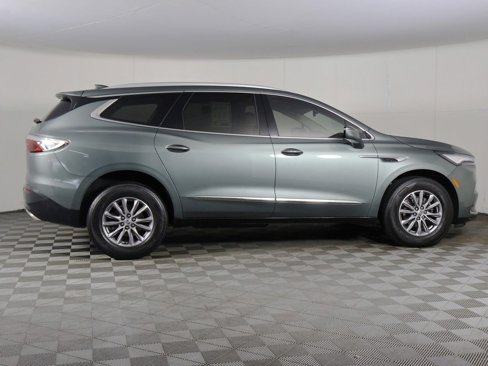 Used 2023 Buick Enclave Essence image 18