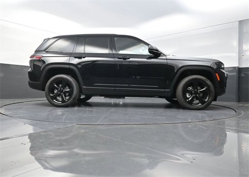 New 2025 Jeep Grand Cherokee Limited w/ Black Appearance Package image 24