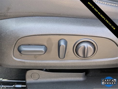 Used 2023 GMC Acadia SLT w/ Preferred Package image 21