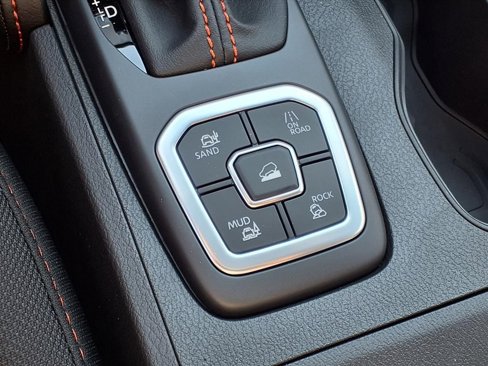 New 2026 Nissan Frontier PRO-4X w/ Pro-4x Convenience Package image 9