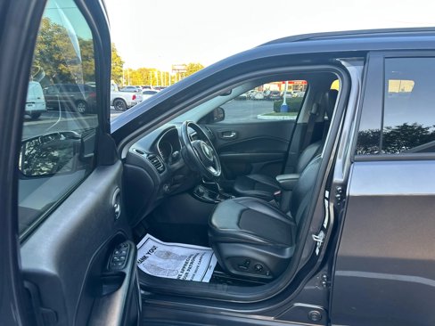Used 2019 Jeep Compass Latitude image 11
